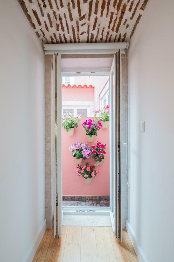 Sunshine House - Exclusive Apartment - Home By The Castle Лиссабон Экстерьер фото